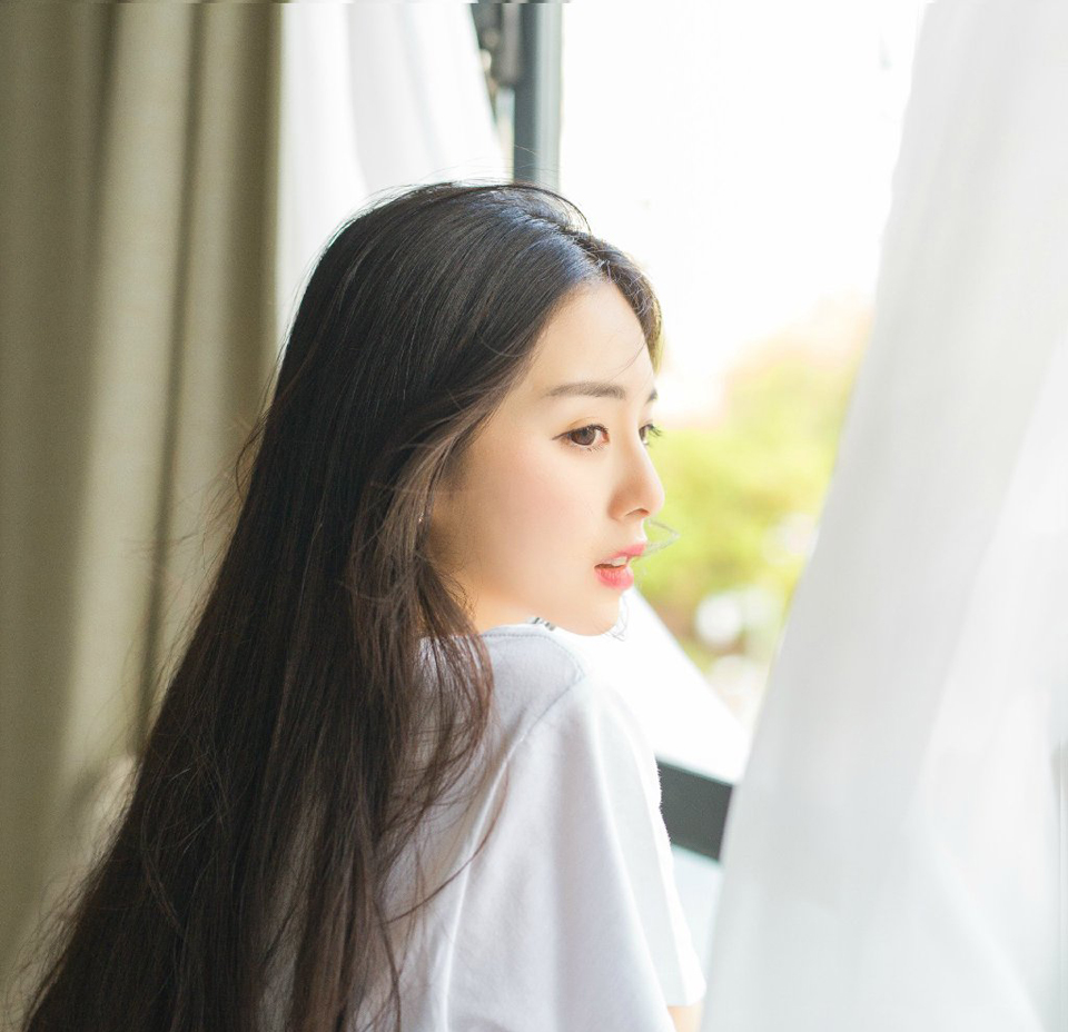 “统领，任务已经完成，是否撤退？”一名夜鹰卫上前，躬身问道。